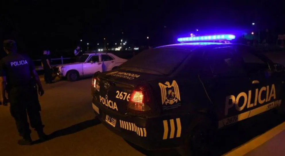 Horror en Mendoza: vecinos escucharon gritos de una mujer y asesinaron a balazos al violador