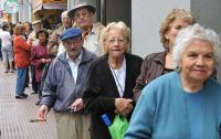 Más de 1,3 millón de jubilados cobrarán un bono por la suba del salario mínimo