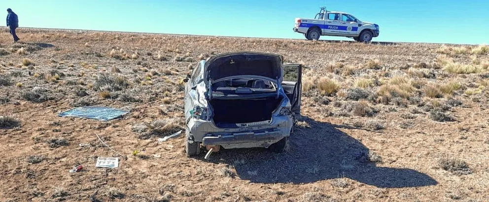 Vuelco seguido de varios tumbos con un conductor herido en Cañadón Ferrays