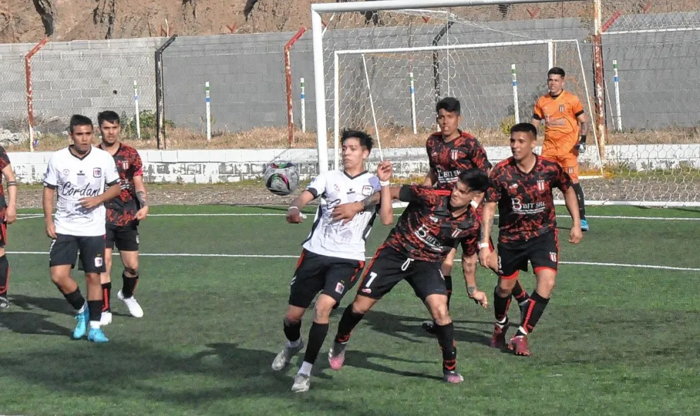 Al Aguilucho no le sobró nada, pero de igual modo continúa puntero