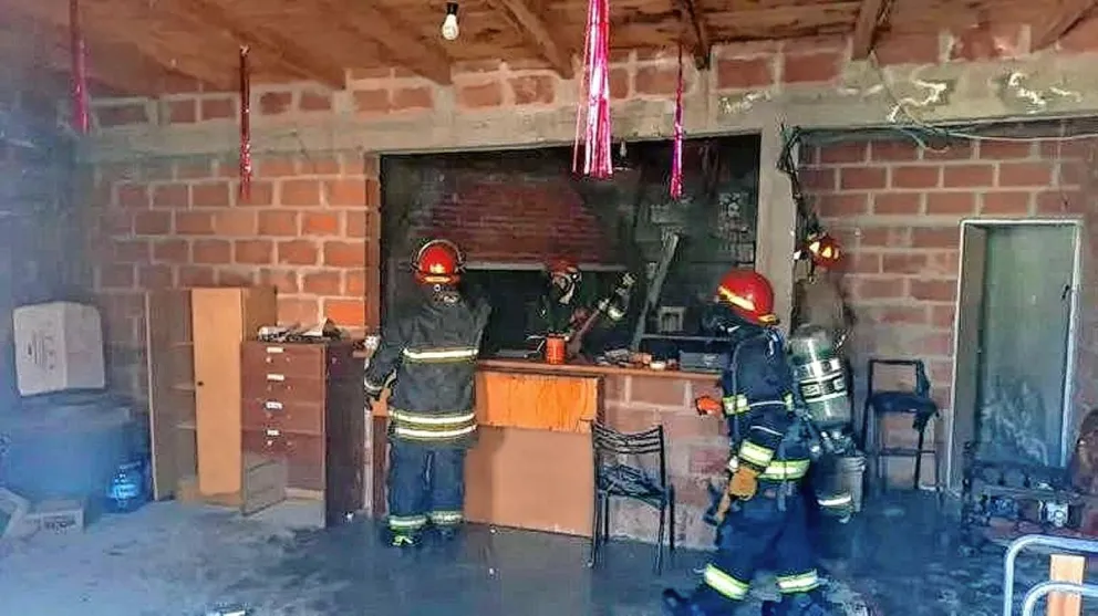Se descontroló el asado y se le prendió fuego parte de la casa