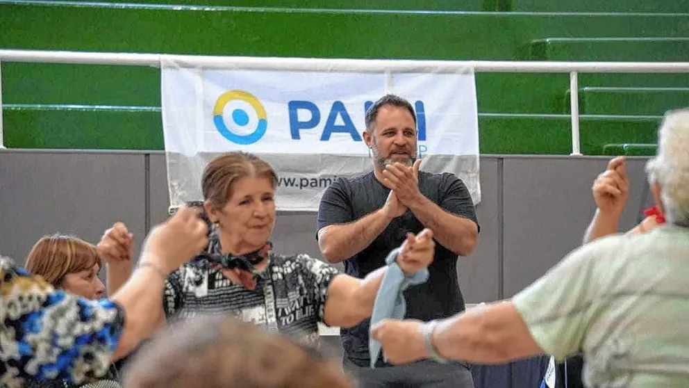 Glinski junto a jubilados en festejos organizados por PAMI