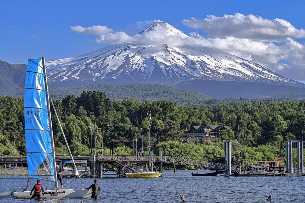 El volcán Villarrica mantiene el alerta naranja y preocupa al sector turístico