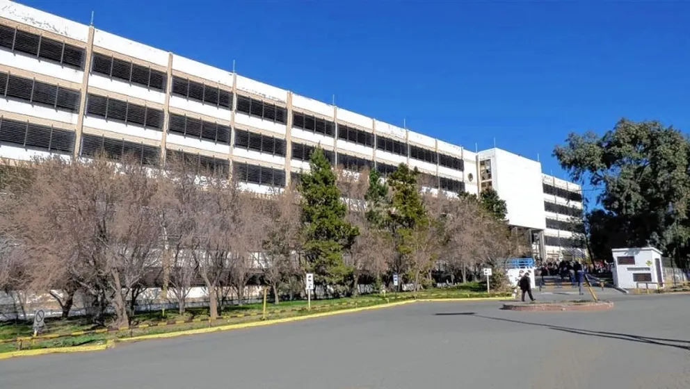 Se abrieron concursos públicos para crear un himno oficial y una mascota deportiva para la Universidad