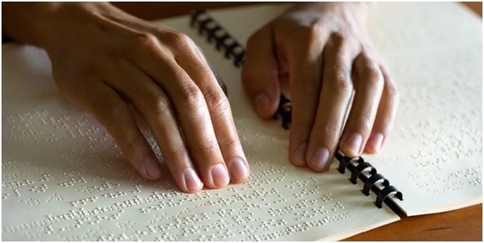 Una organización sin fines de lucro al día con la accesibilidad en la información