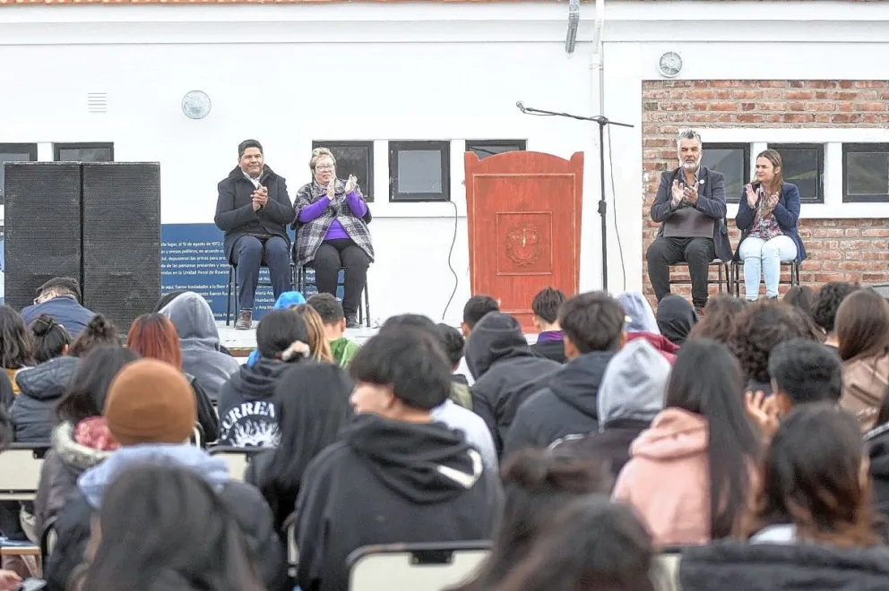 Con la participación de más de 200 niñas y niños, Provincia realizó jornada de “Juventud, Democracia y Derechos Humanos”