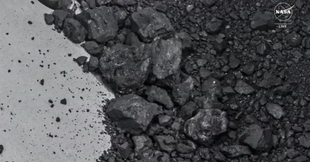 La NASA presentó una nueva muestra de asteroide rica en carbono