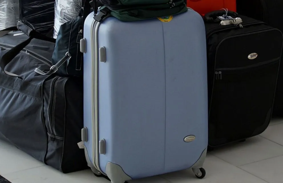 Un remisero se quedó con el equipaje de una mujer y su hijo que llegaron este martes de Chile y no lo pueden encontrar