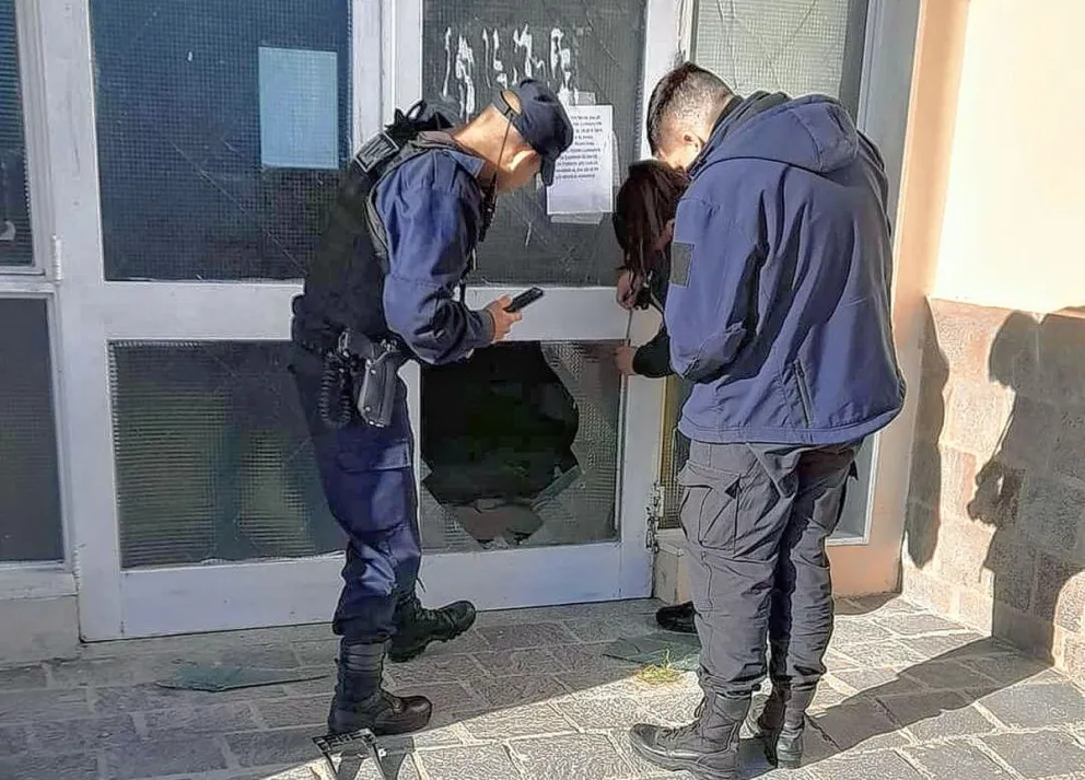 Delincuentes robaron computadoras y otros elementos en el Centro de Salud de Palazzo