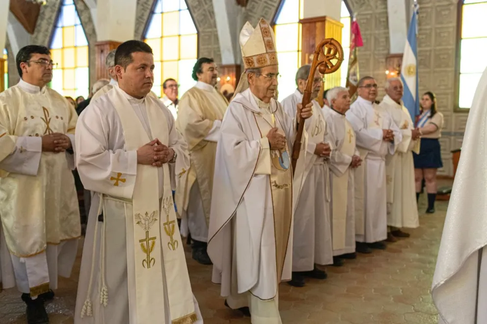 Luque participó del homenaje al obispo Joaquín Gimeno Lahoz