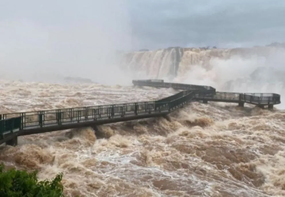 Cierran la Garganta del Diablo por el enorme caudal de agua en las Cataratas del Iguazú