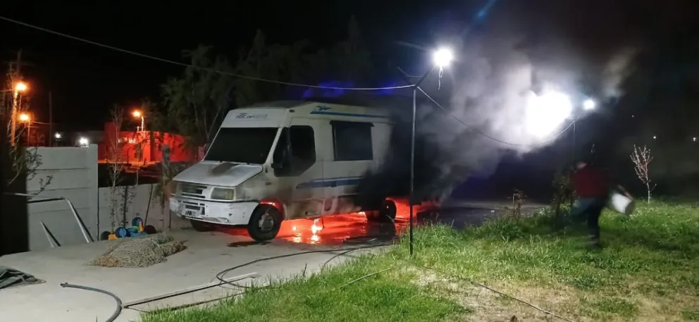Se investiga si el incendio de un motorhome está vinculado a interna sindical