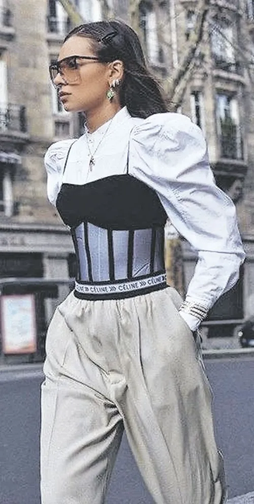 5 ideas para incorporar un corset en tus looks