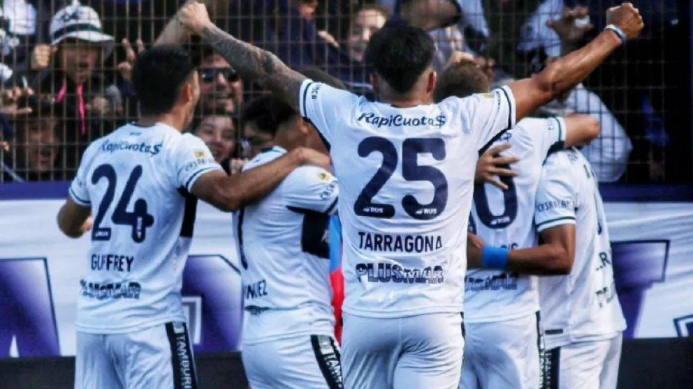 Gimnasia le ganó un partido vital a Argentinos y salió del descenso