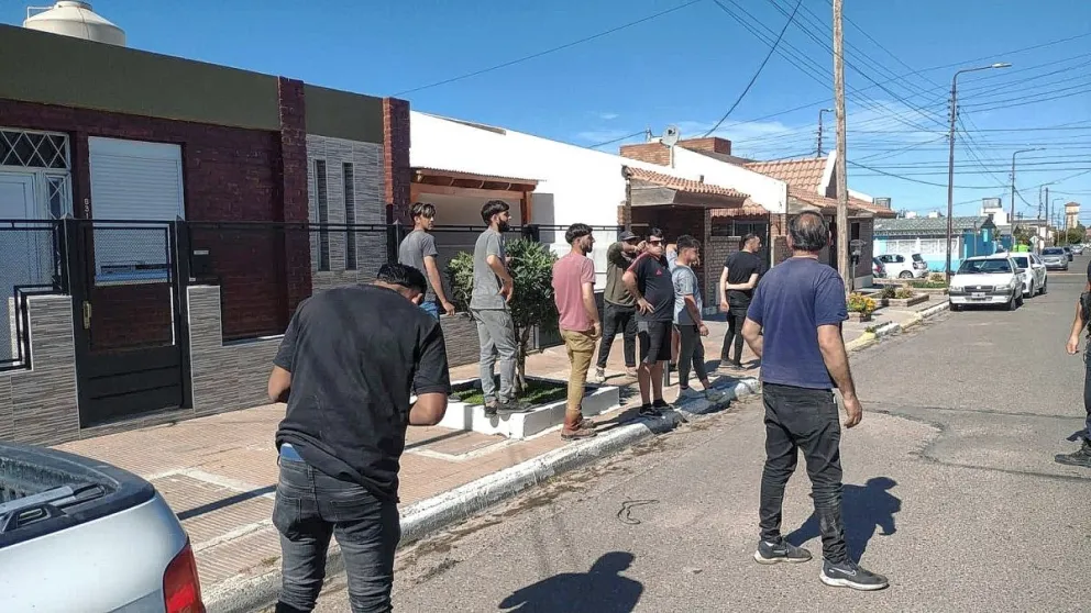 Tres detenidos tras persecución, amenazas y golpes en barrio Roca