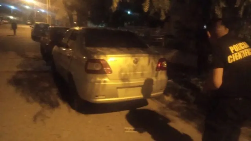 Abandonaron auto robado en la zona norte de Trelew que tenía patentes de otro vehículo