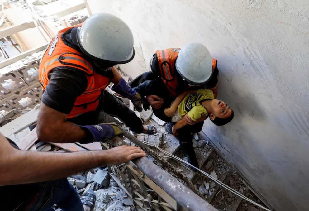 Israel bombardeó un distrito de Gaza y uno de los misiles alcanzó una iglesia