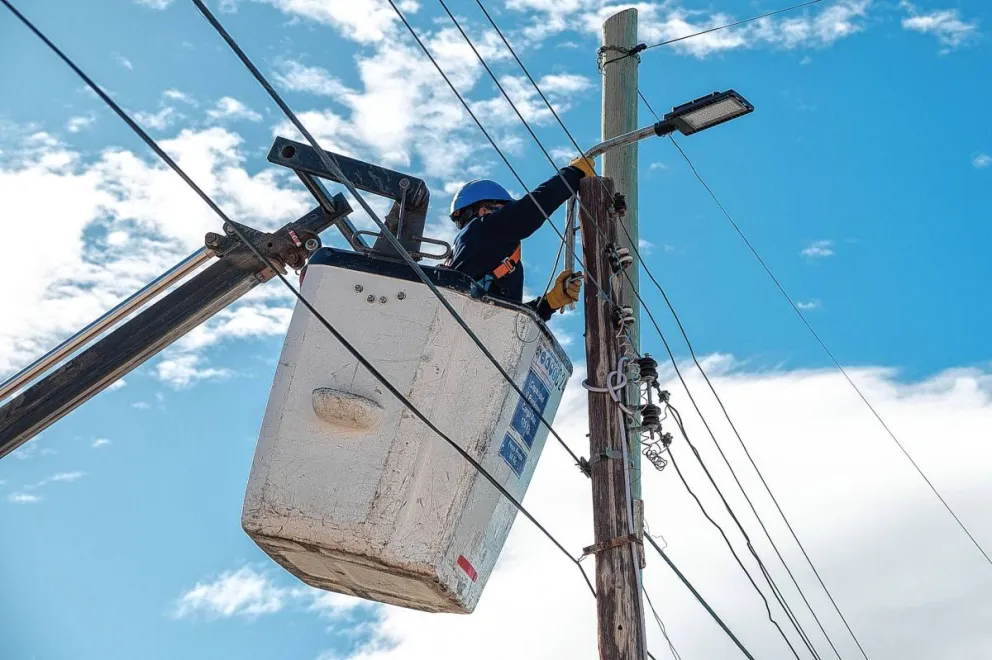 La SCPL avanza con el plan de mejoramiento de luminarias LED en Comodoro
