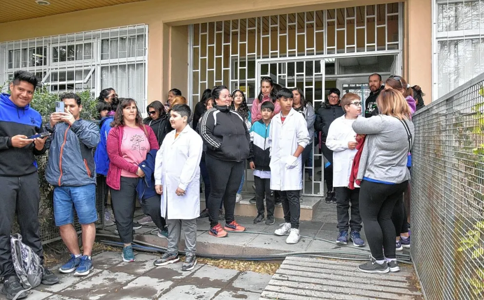 Piden que sea refaccionado el techo del SUM de la Escuela Nº 172