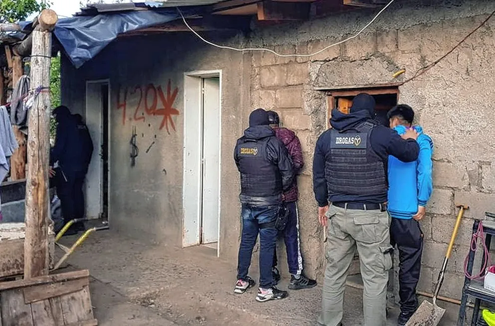 Duros golpes al “narcomenudeo” en las ciudades de Esquel y Puerto Madryn
