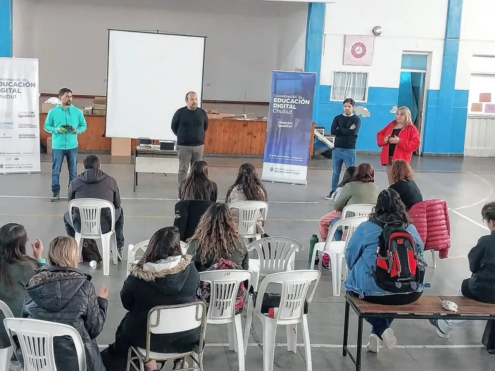 Educación: Provincia capacita a docentes de primaria en el uso de Aula Digital Móvil