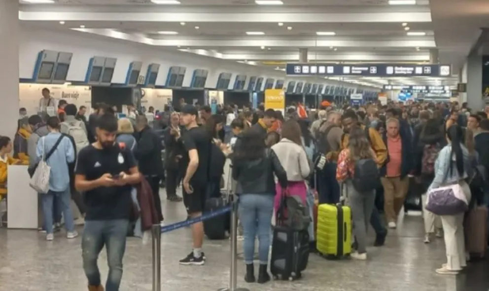Casi 40 vuelos cancelados de aerolíneas low cost por una medida de fuerza gremial en Aeroparque