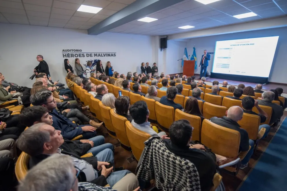 El gobernador Arcioni y el ministro Antonena presentaron el ordenamiento y balance de gestión en materia económica