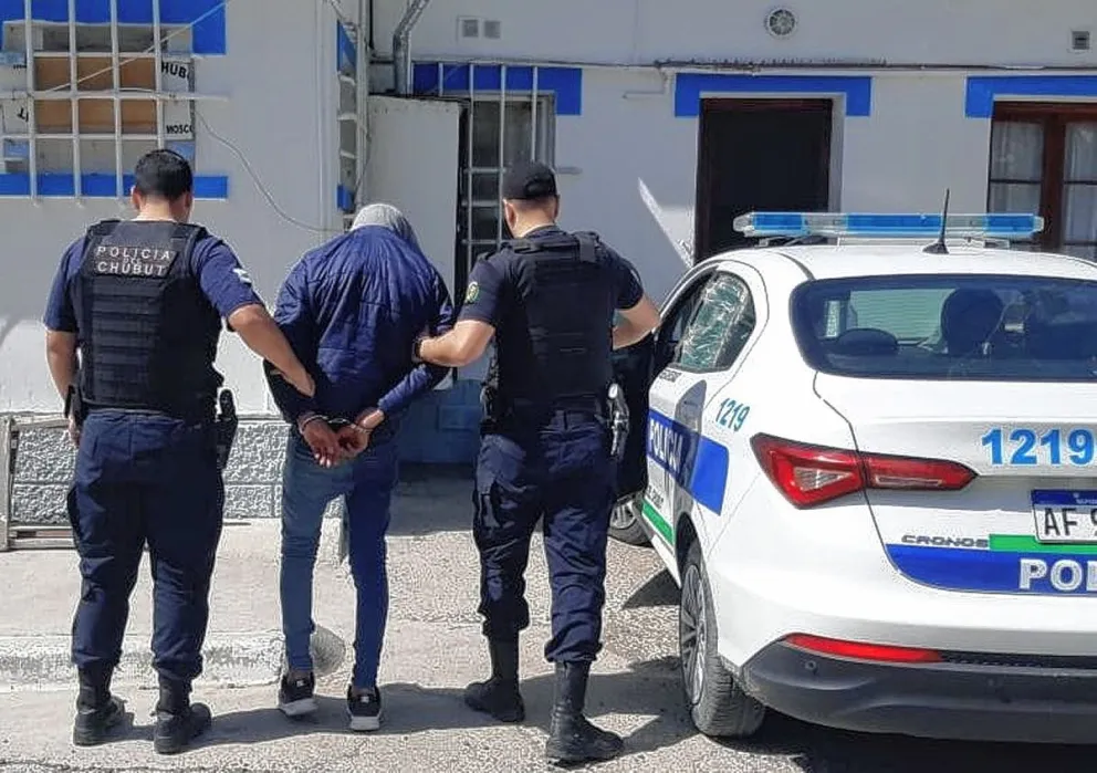 A plena luz del día entraron a robar a una casa en Km. 3, los persiguieron y atraparon