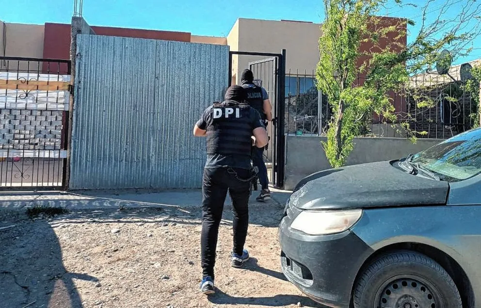 Secuestran 349.200 pesos y un auto en relación al asalto a repartidores de Madryn