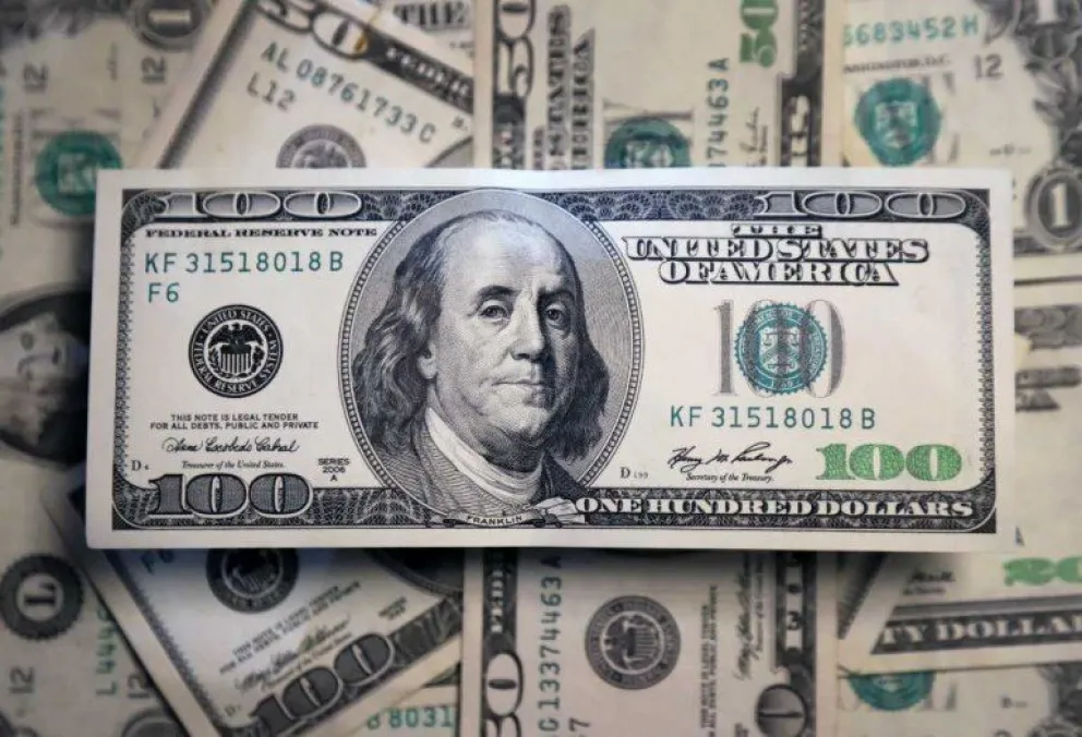 El dólar blue siguió su escalada y cerró a $1230