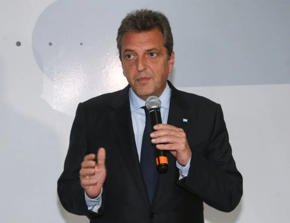 Massa le paga al FMI y espera que el mercado de cambios no se altere