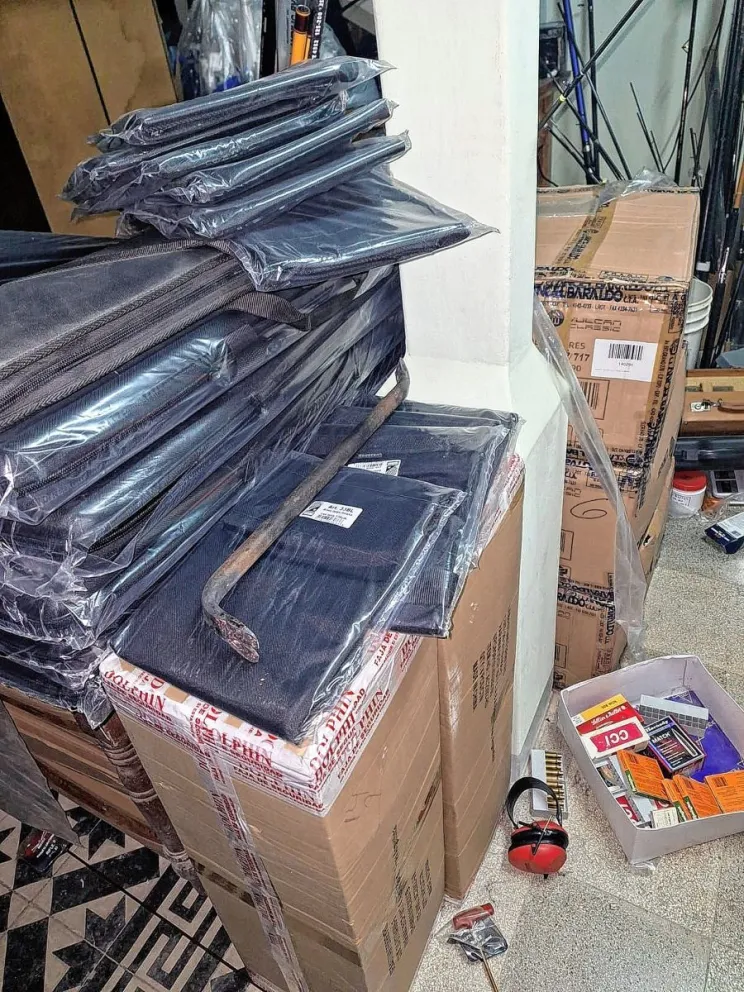 Hubo un millonario robo de armas de una armería céntrica de Trelew