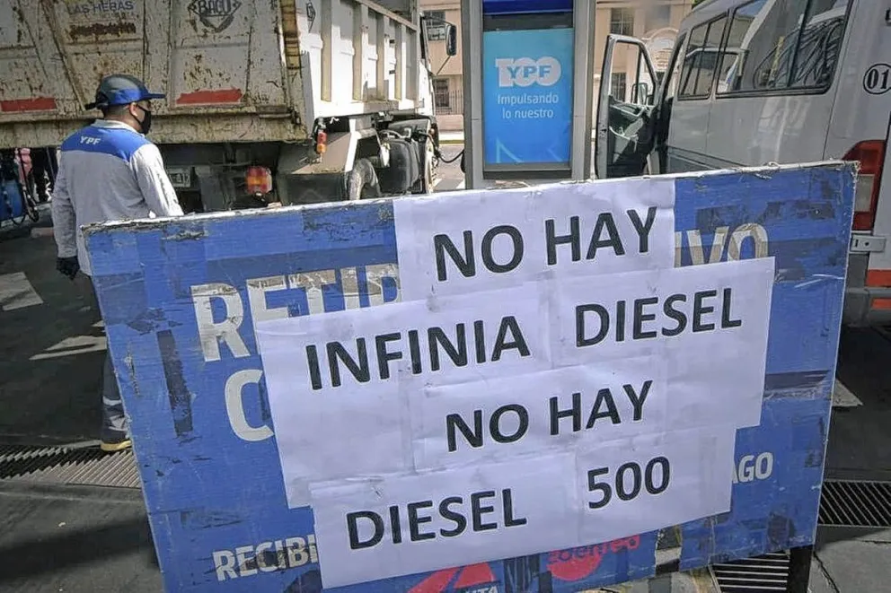 Río Turbio no vende combustibles a vehículos con patentes extranjeras