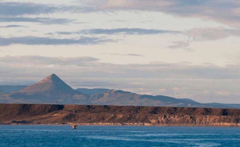 El mágico lugar para hacer treeking con vistas panorámicas de la costa patagónica