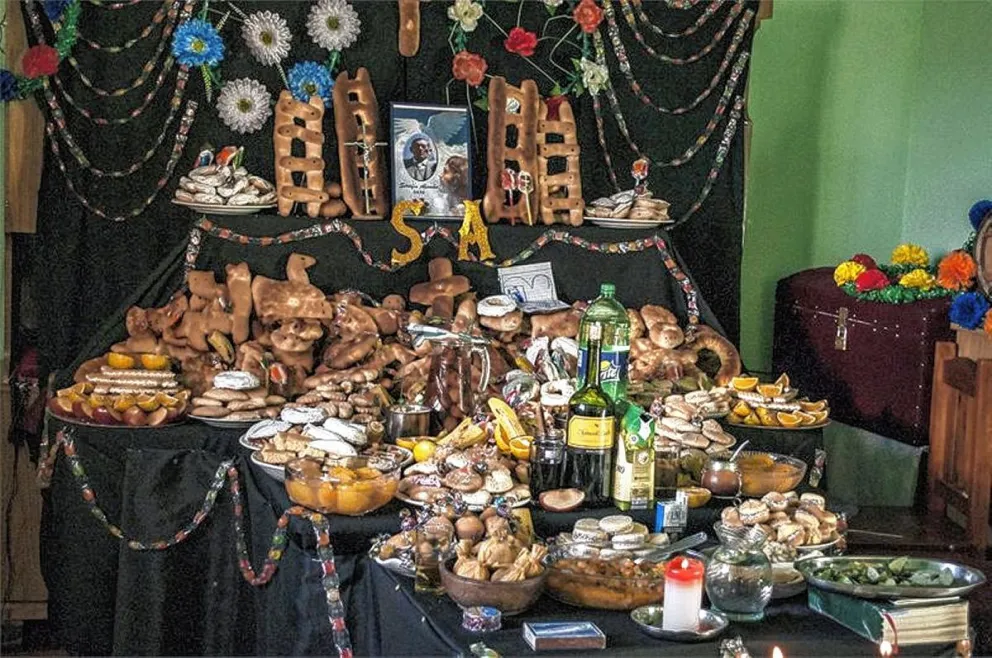 Nuevas tradiciones comienzan a llegar a la ciudad: colores, ofrendas y nuevos rituales