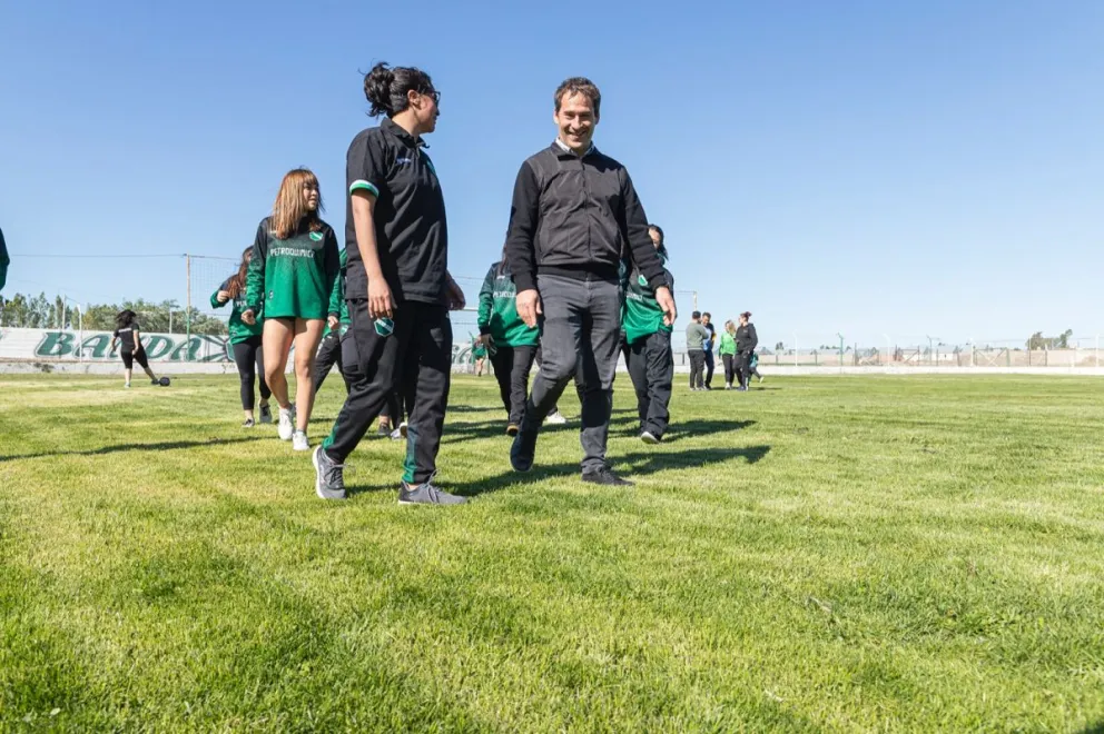 El Club Petroquímica estrenará este domingo su renovada cancha de césped