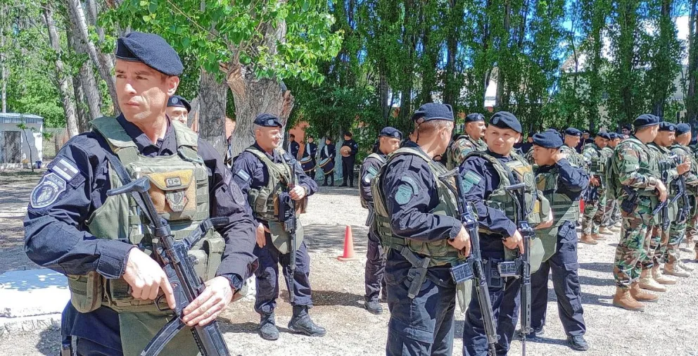 La Policía del Chubut conmemoró los 30 años del Grupo Especial de Operaciones Policiales -GEOP-