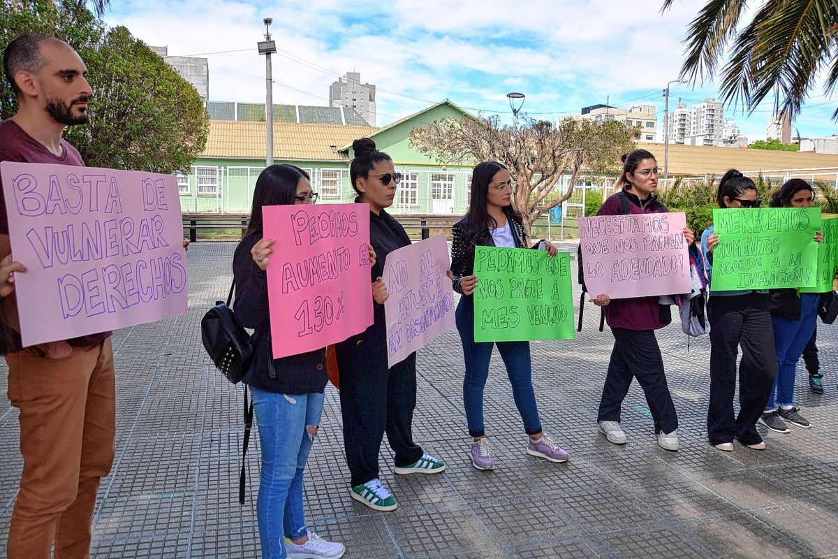Prestadores de discapacidad se movilizaron en Comodoro: “estamos viviendo una situación dramática”