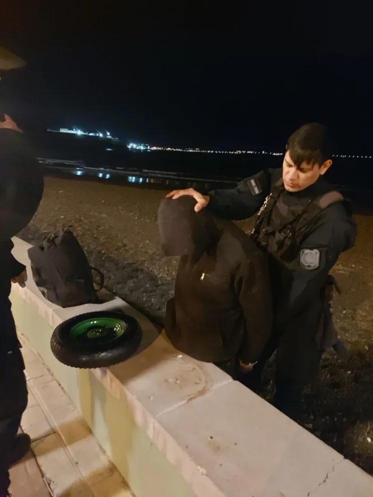 Lo detuvieron en la costanera luego de robar una mochila con herramientas