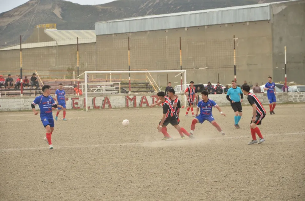 Fútbol Categoría B:  La lucha es entre Diadema y Tiro