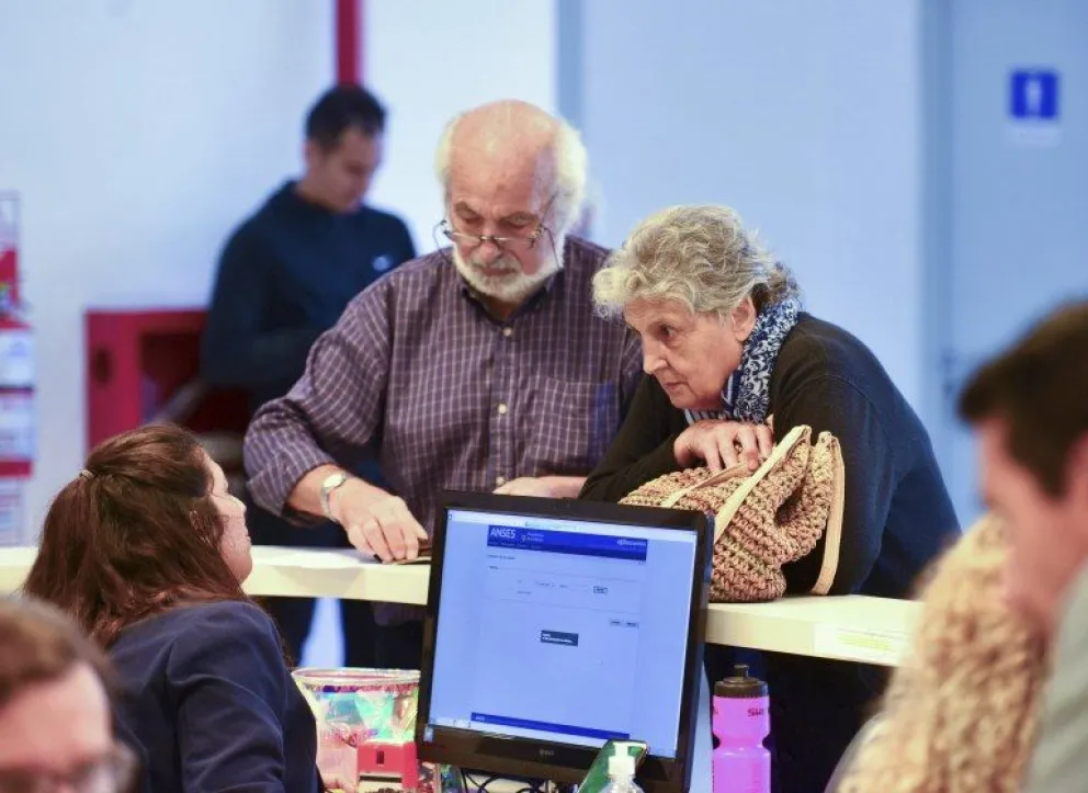 Haberes vs inflación: el Gobierno revela el aumento de las jubilaciones y define el grado de compensación por bonos