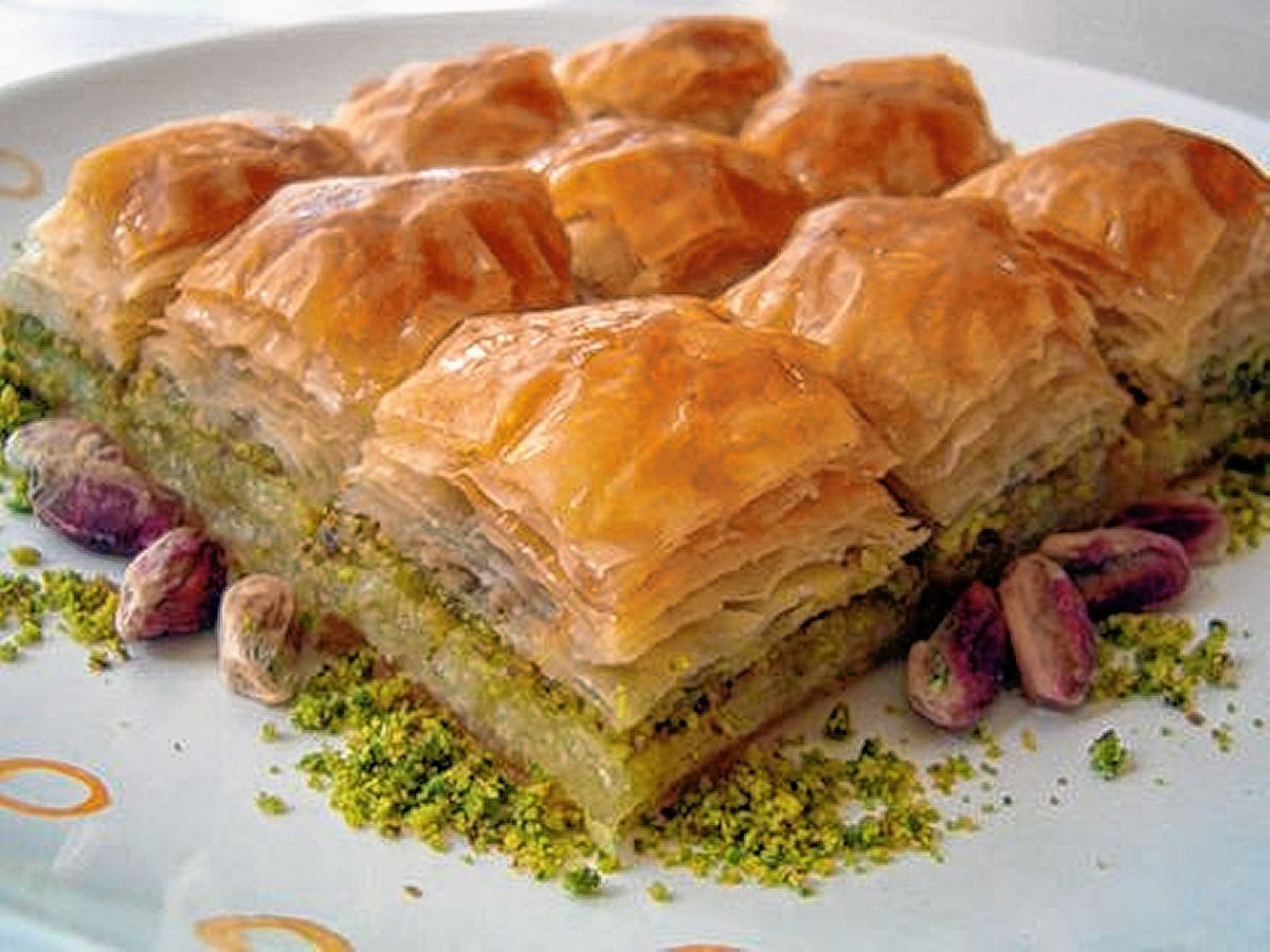 Nueva edición del té tradicional y de las exquisiteces de las pasteleras griegas