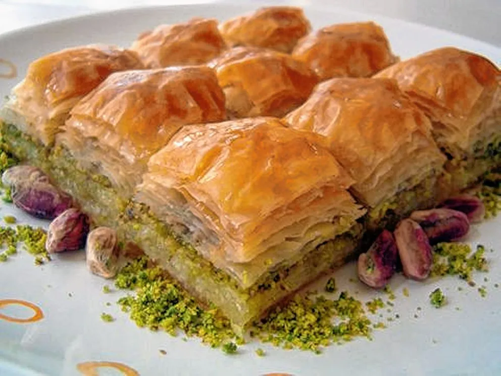 Nueva edición del té tradicional y de las exquisiteces de las pasteleras griegas