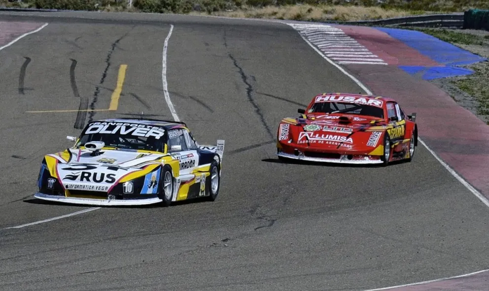Crhistian Abdala, Miguel Otero, Federico Turrez, Martín Jones y Axel Oliver; festejaron en el autódromo