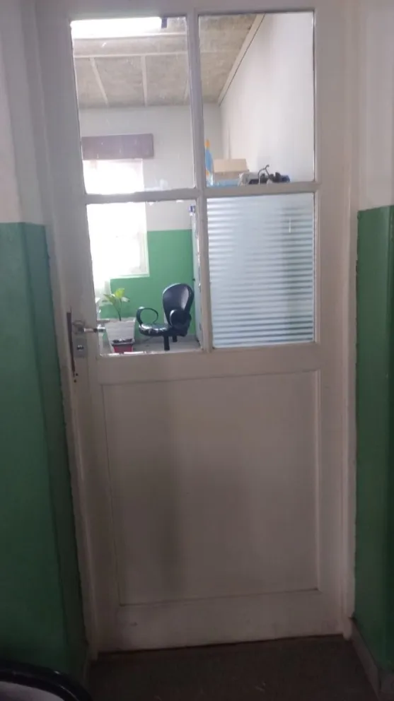 Rompieron los vidrios de la Escuela Nº 111