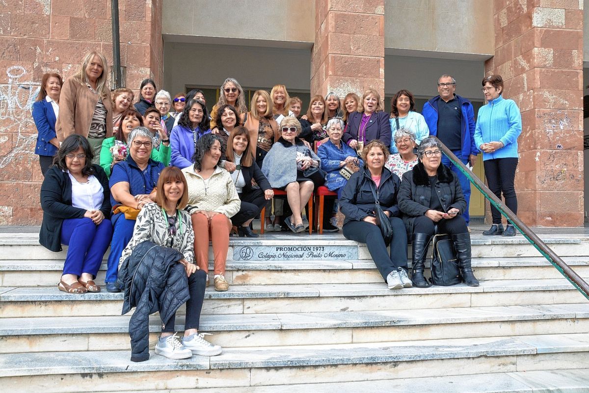 Reencuentro emotivo en el Colegio Perito Moreno: la promoción 73 celebró los 50 años de su graduación