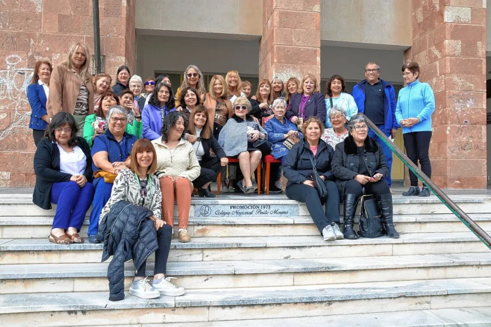 Reencuentro emotivo en el Colegio Perito Moreno: la promoción 73 celebró los 50 años de su graduación