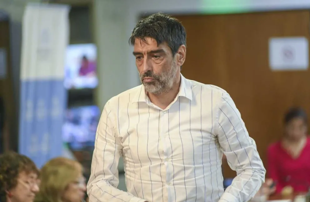 El oficialismo levantó la reunión de la comisión de juicio político en medio del escándalo por espionaje ilegal