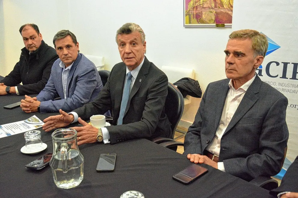 Referentes de la Cámara Argentina de Comercio disertaron ante empresarios y comerciantes de la zona