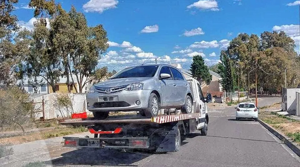 Allanaron siete casas buscando mercadería sustraída de una tienda y hallaron un auto robado